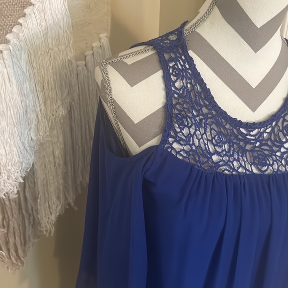 Blue Cold Shoulder Bell Sleeve Dress by Heart Soul - Size Medium - Picture 4 of 11